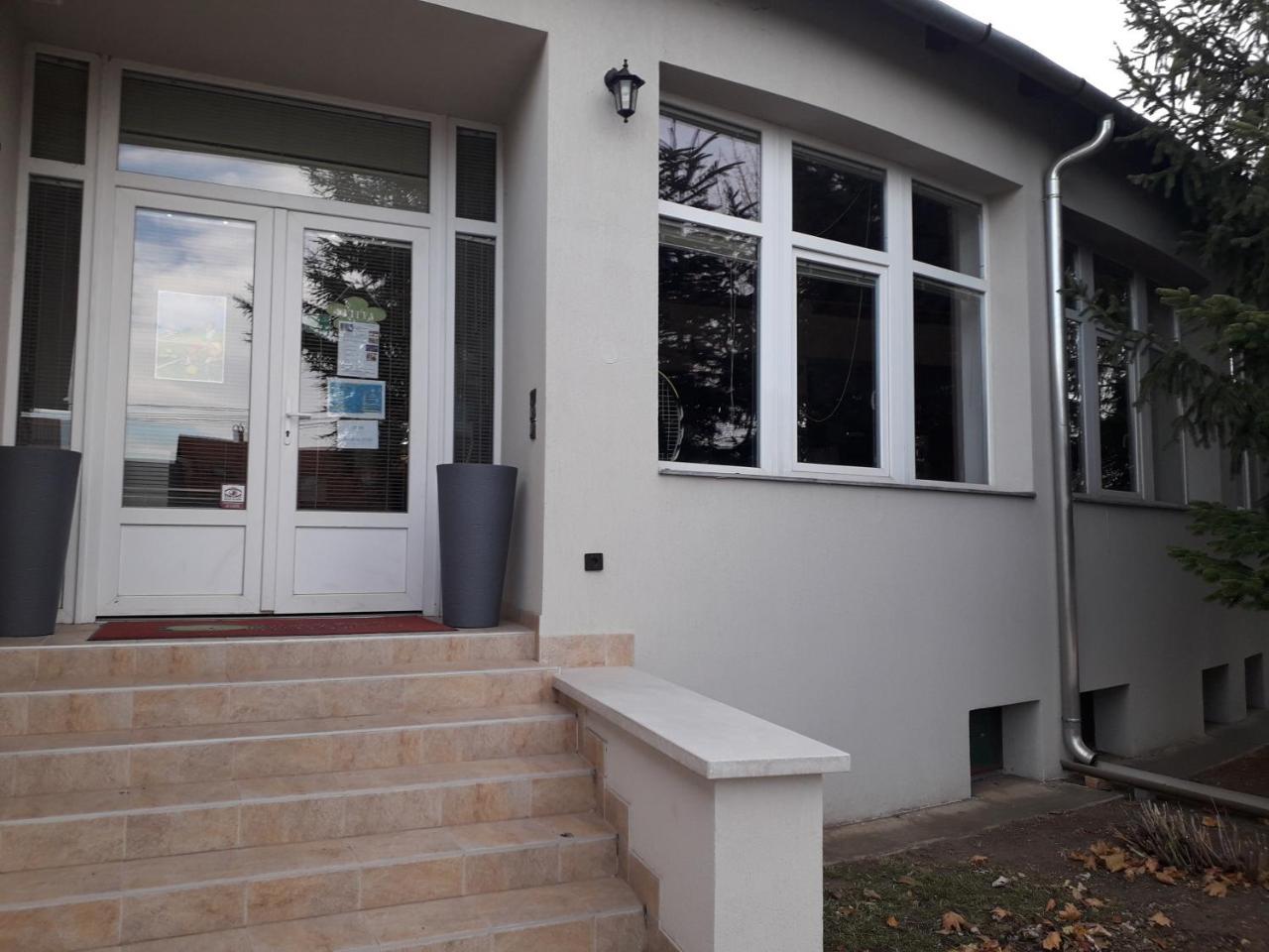 Tenisz Apartment Вечеш Экстерьер фото